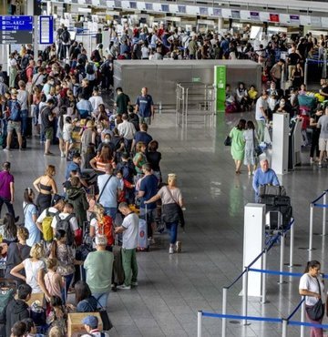 Alman hava yolu şirketi Lufthansa, pilot sendikası Vereinigung Cockpit’in (VC) pilotlara yönelik yarın tüm gün greve gitme çağrısı nedeniyle 800 uçuşu iptal ettiğini duyurdu.