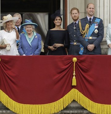 Perşembe günü 96 yaşında vefat eden Kraliçe II. Elizabeth, son ana kadar görevine olan bağlılığı nedeniyle övülse de 70 yıllık hükümdarlığı boyunca sık sık ailesinin skandalları ile mücadele etmek zorunda kaldı. İşte 70 yıllık hükümdarlıkta kraliyet ailesinin en büyük skandalları...